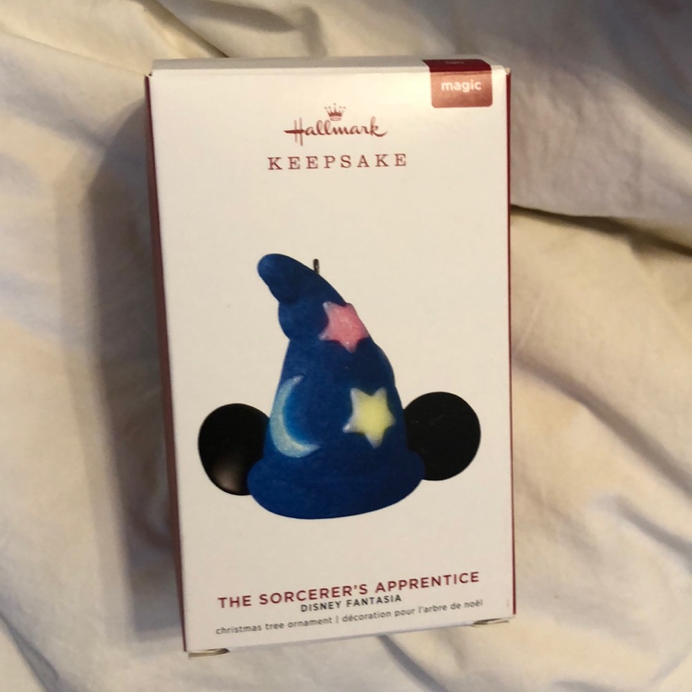 2019 hallmark Disney ornament
